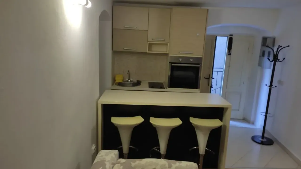 Izdavanje, stan, 32m², Kotor, Crna Gora
