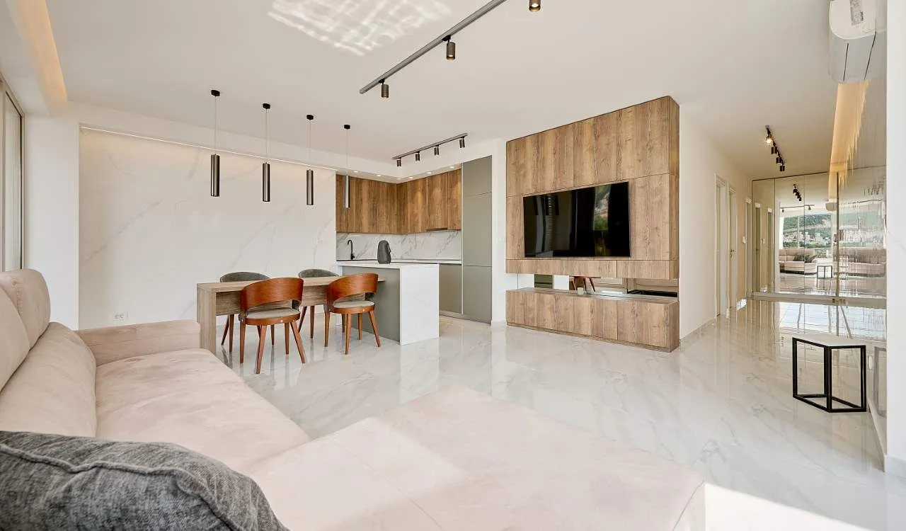 Prodaja, dvosoban stan, 90m², Rafailovići, Budva