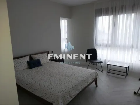 Izdavanje, četvorosoban stan, 154m², Vračar Hram, Vračar Sve Podlokacije - image 5