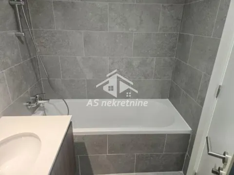 Izdavanje, trosoban stan, 113m², Savski Venac, Beograd - image 10