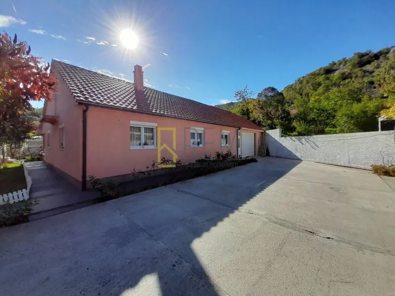 Prodaja, kuća, 210m², Cetinje, Crna Gora