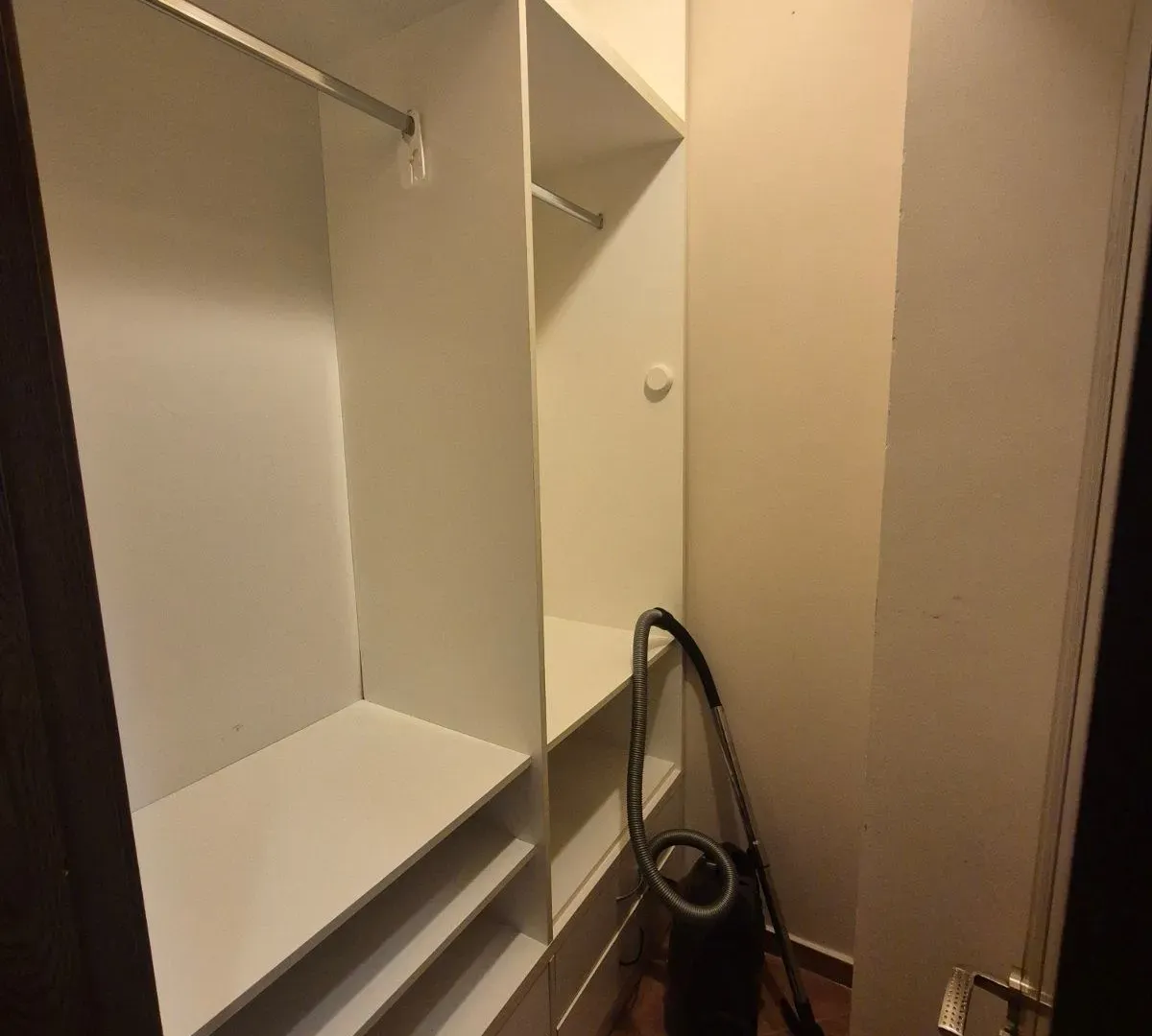 Izdavanje, dvosoban stan, 84m², Krivi Most, Podgorica