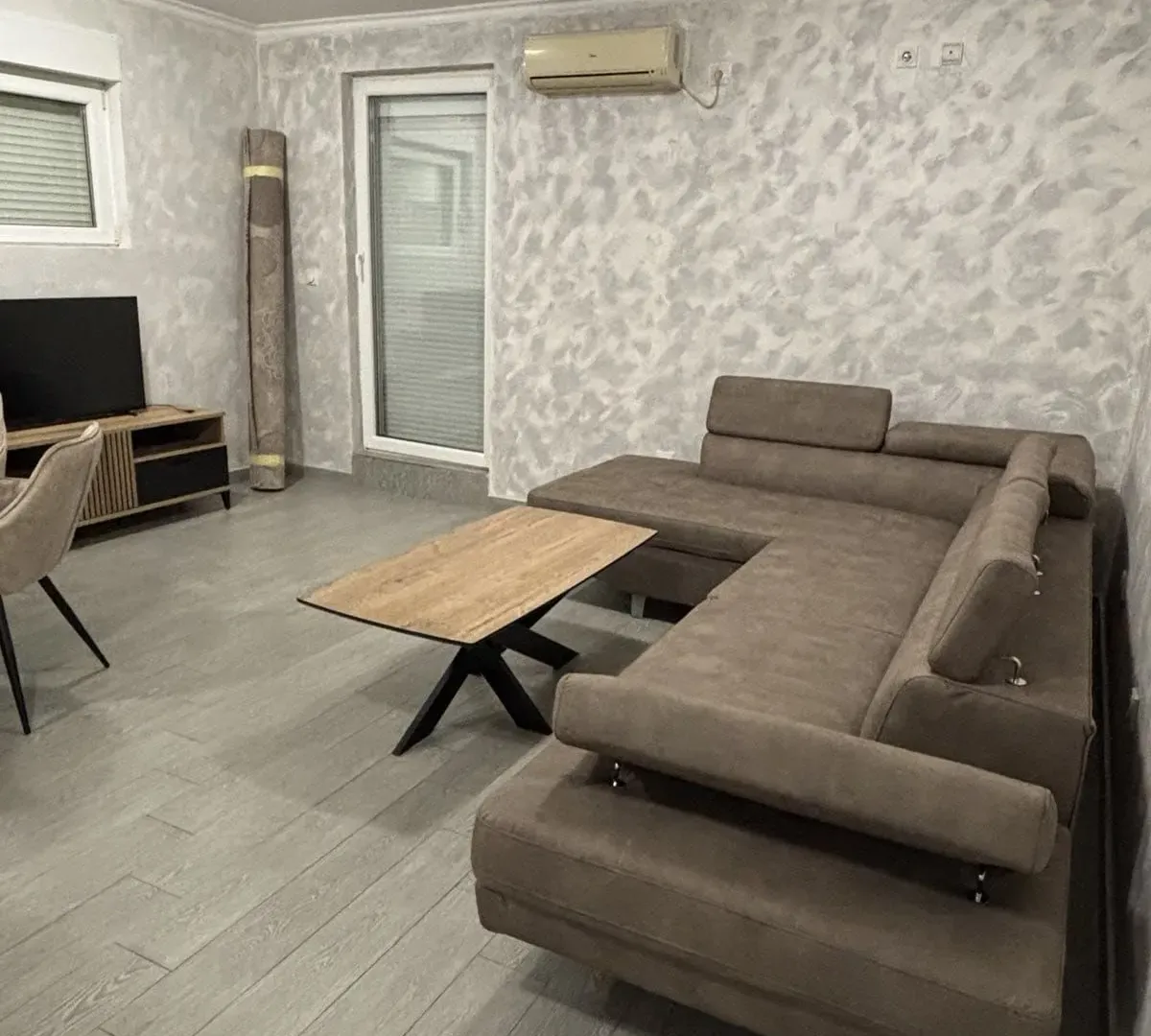 Izdavanje, jednosoban stan, 45m², Tološi, Podgorica