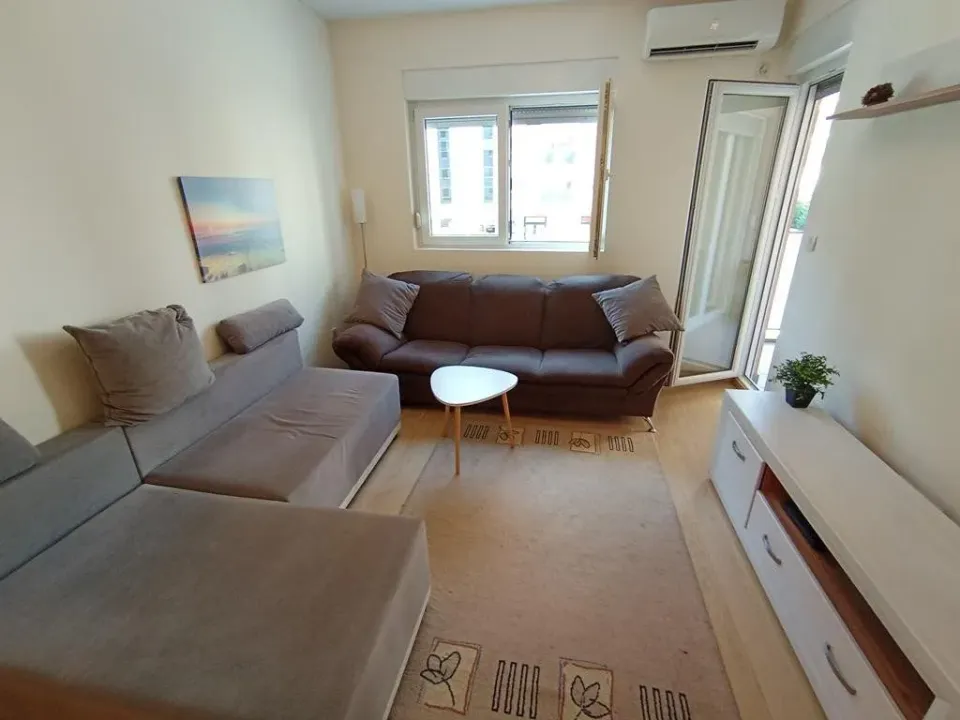 Izdavanje, jednosoban stan, 48m², City Kvart, Podgorica