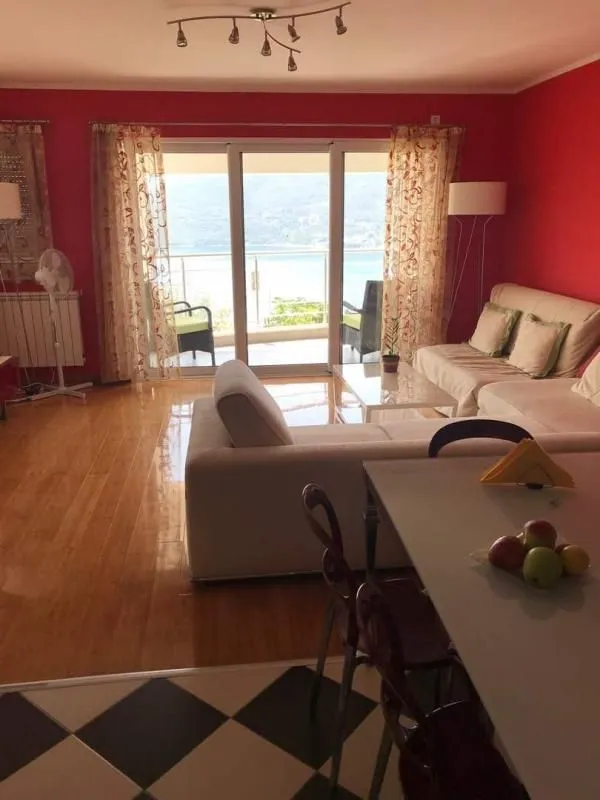 Prodaja, dvosoban stan, 82m², Herceg Novi, Crna Gora