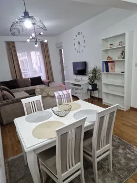 Dnevni boravak sa trpezarijom i garniturom za sjedenje. - image 5