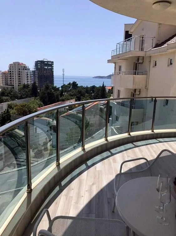 Rent, two bedroom apartment, 83m², Bečići, Budva