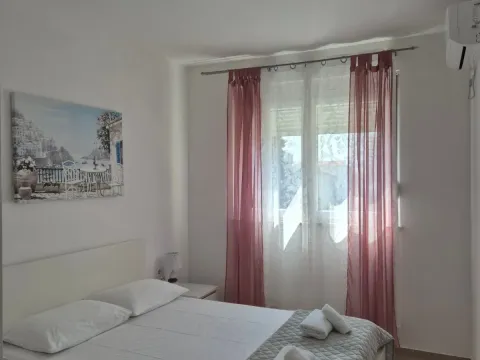 Rent, one bedroom apartment, 57m², Šušanj, Bar - image 4
