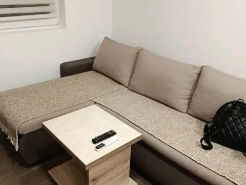 Izdavanje, garsonjera, 25m², Novi Sad, Srbija - image 2