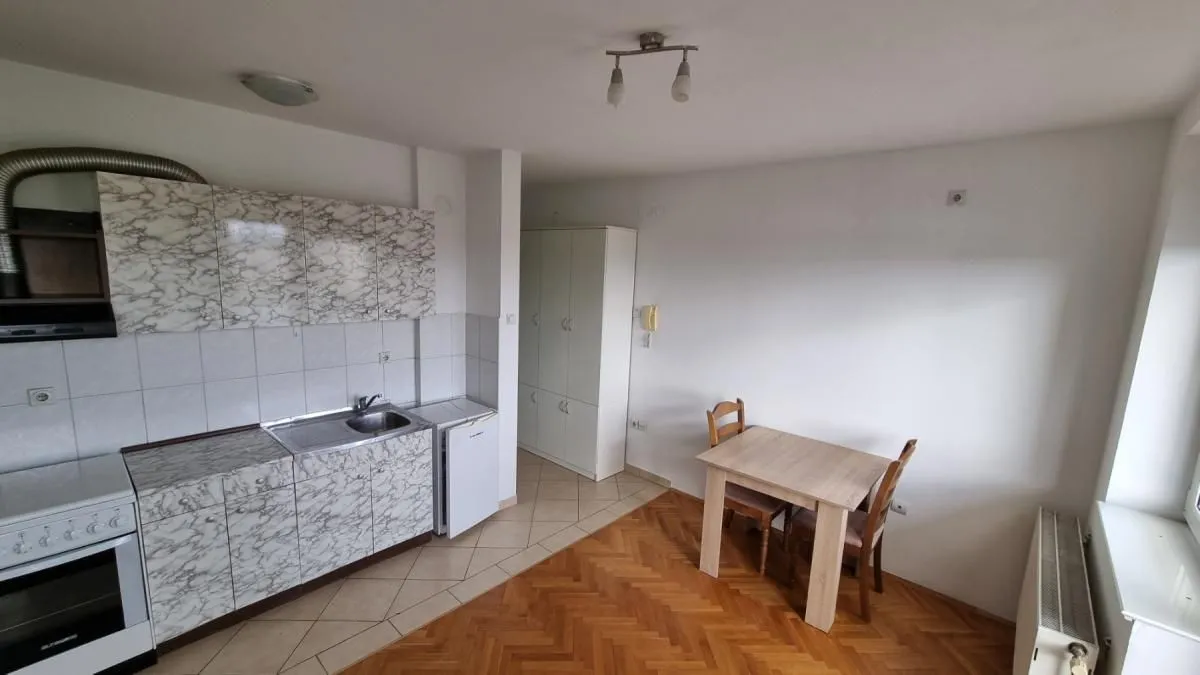 Izdavanje, garsonjera, 27m², Grbavica, Novi Sad Sve Podlokacije