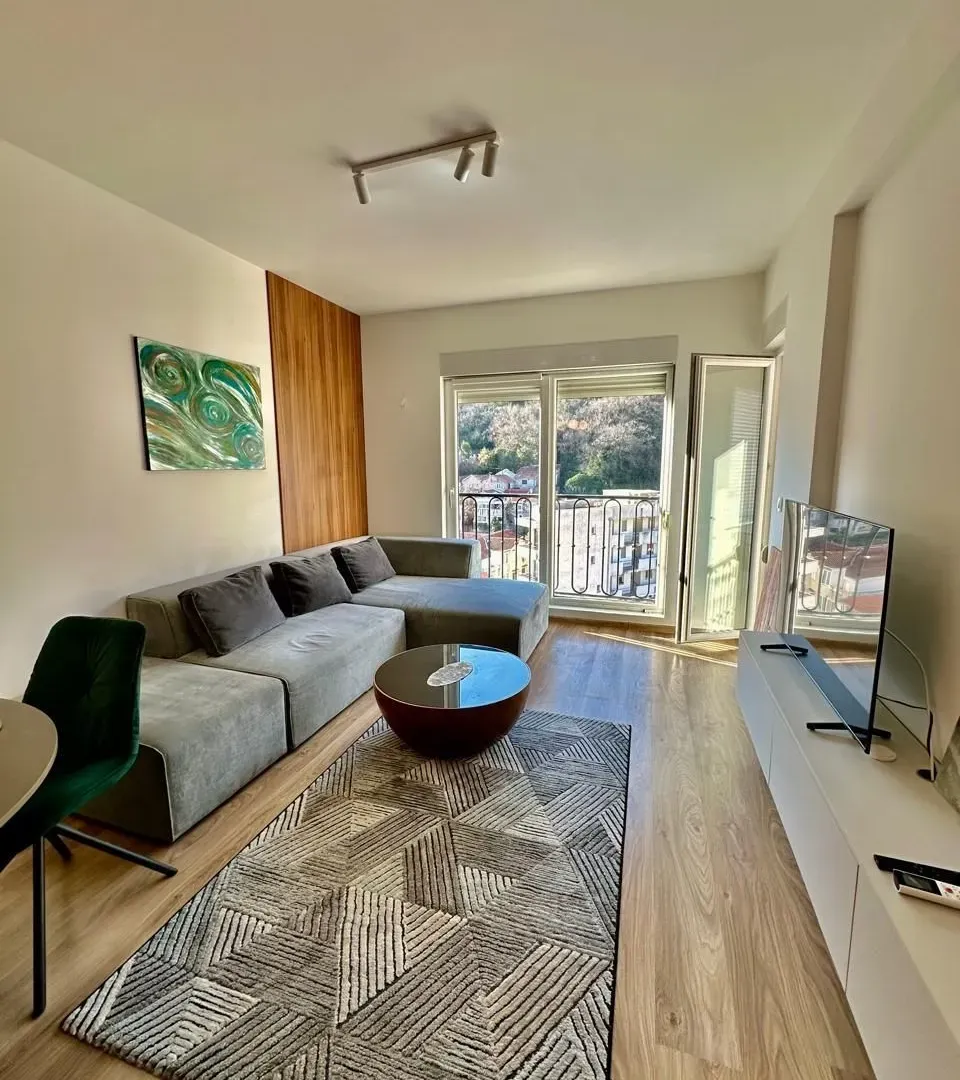 Rent, one bedroom apartment, 50m², Boreti, Budva