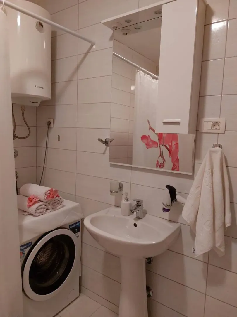 Izdavanje, jednosoban stan, 40m², Centar, Budva