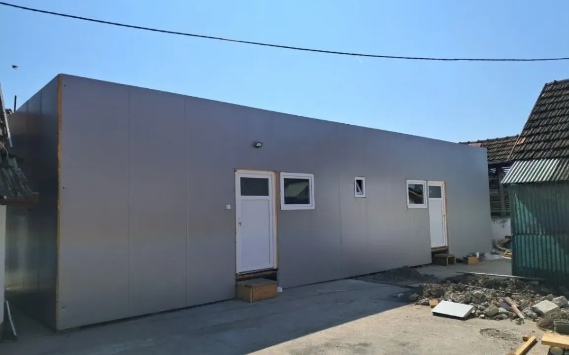 Izdavanje, poslovni prostor, 70m², Dobanovci, Surčin