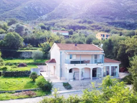 Prodaja, kuća, 300m², Prčanj, Kotor