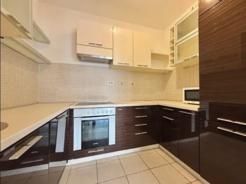 Prodaja, četvorosoban stan, 220m², Preko Morače, Podgorica - image 6