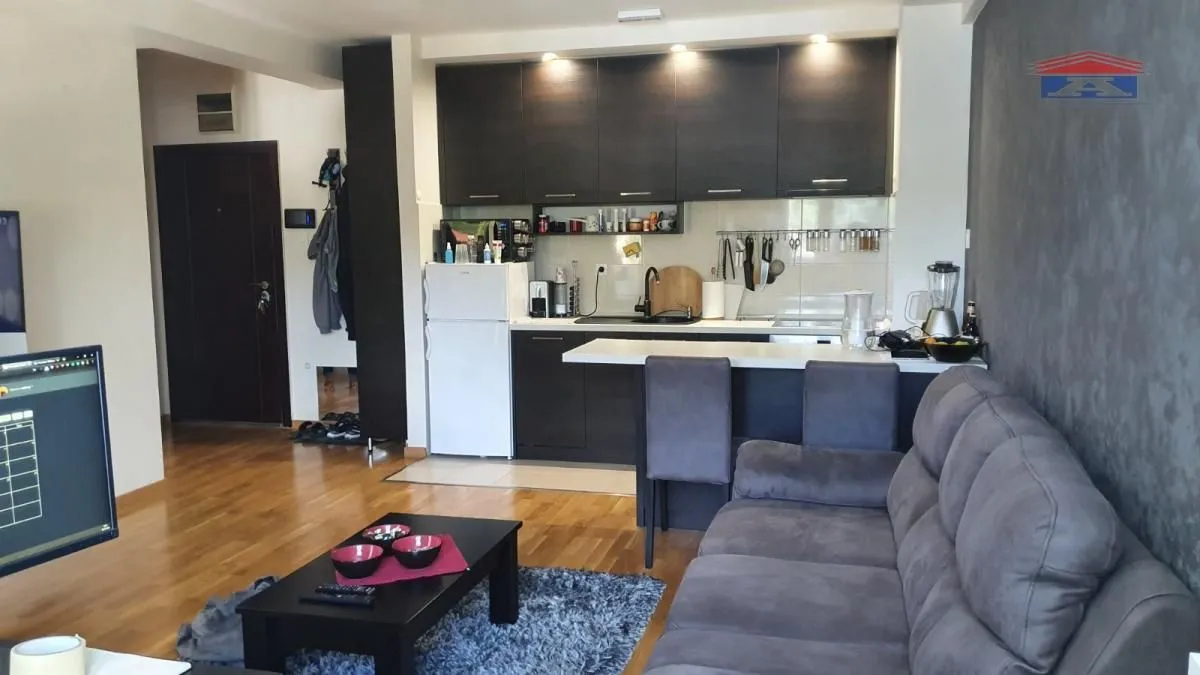 Izdavanje, jednosoban stan, 42m², Grbavica, Novi Sad Sve Podlokacije