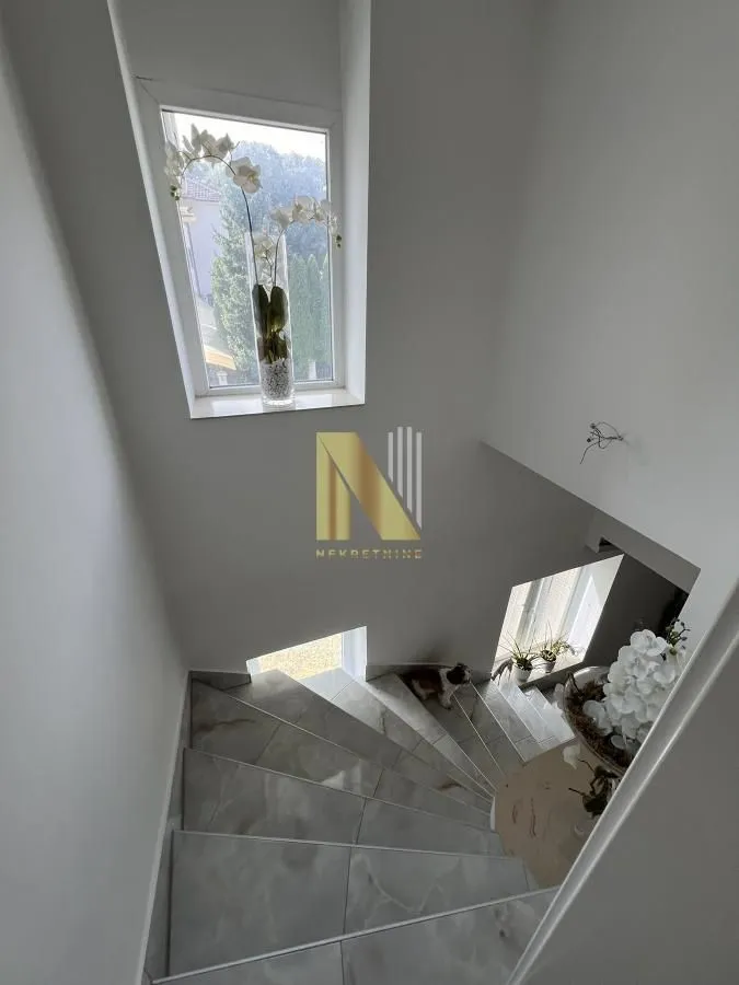 Izdavanje, kuća, 200m², Tatarsko brdo, Petrovaradin