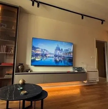 Izdavanje, dvosoban stan, 74m², Central Point, Podgorica