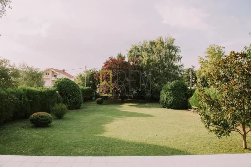 Prodaja, kuća, 460m², Zagorič, Podgorica