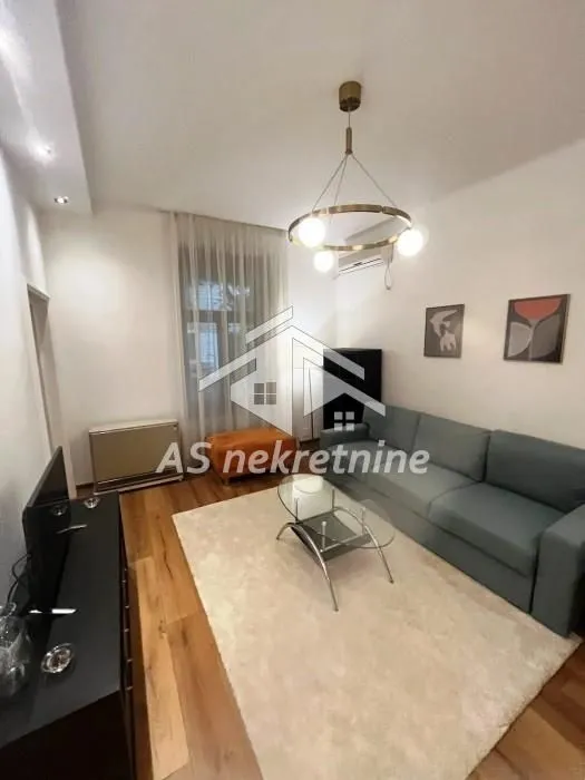 Izdavanje, stan, 42m², Stari Grad, Beograd