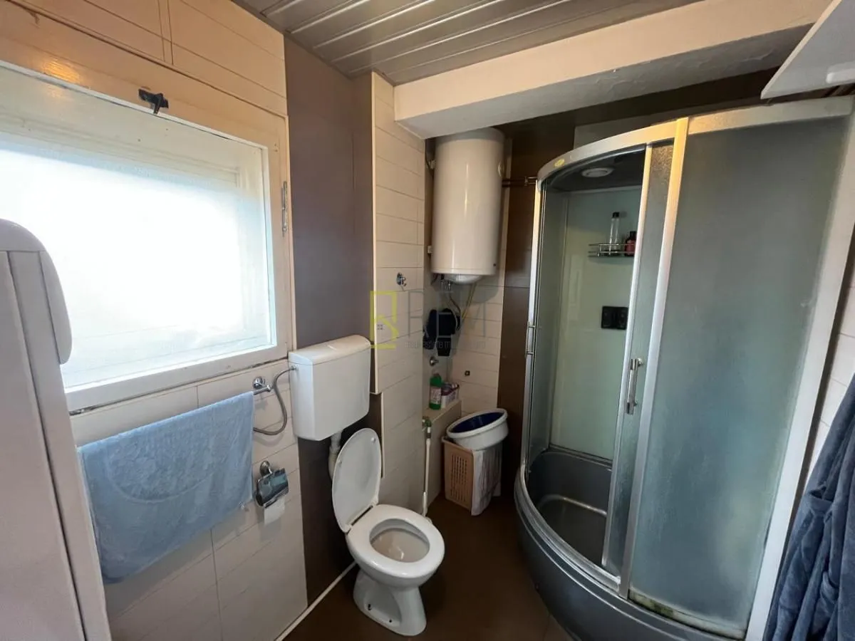 Sale, house, 183m², Tološi, Podgorica