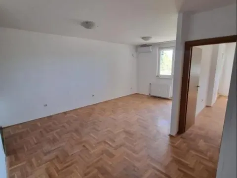Stan in Bulevar patrijarha Pavla