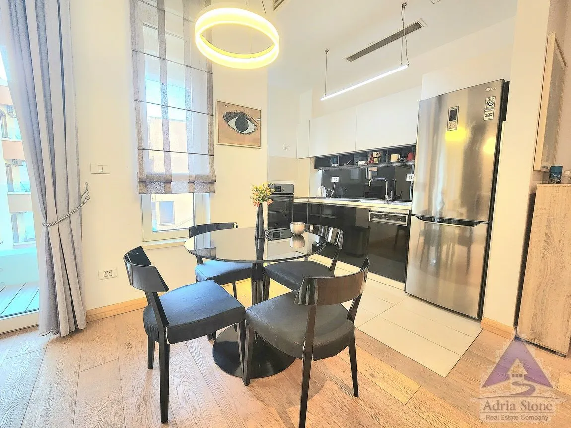 Rent, one bedroom apartment, 49m², Centar, Budva