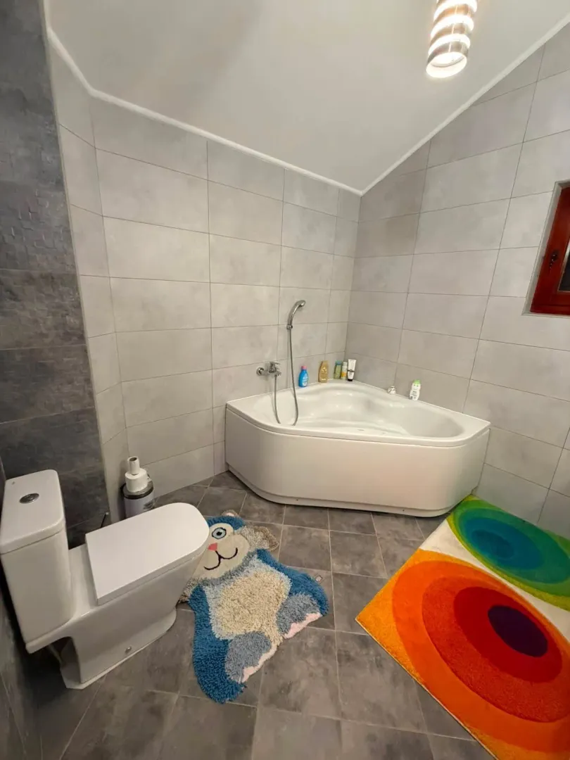 Izdavanje, kuća, 130m², Radanovići, Kotor