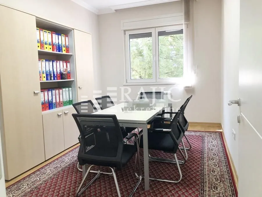Sale, three bedroom apartment, 82m², Južni Bulevar, Vračar Sve Podlokacije