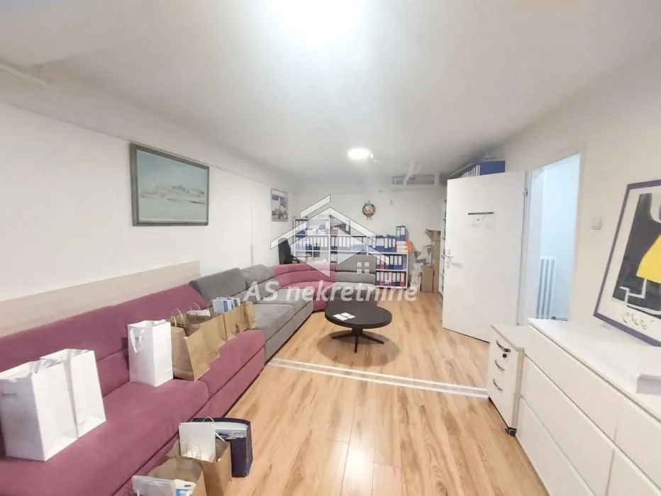 Izdavanje, kuća, 220m², Bezanijska Kosa 1, Bežanijska Kosa Sve Podlokacije