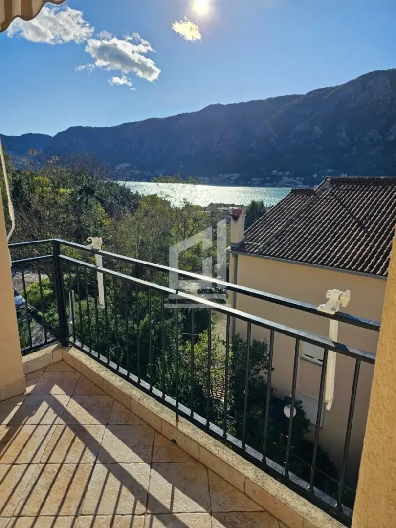 Prodaja, trosoban stan, 88m², Dobrota, Kotor