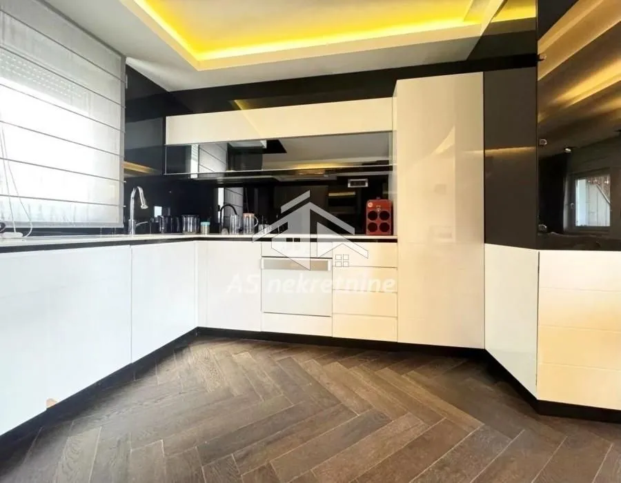 Prodaja, četvorosoban stan, 117m², Vračar Sve Podlokacije, Beograd
