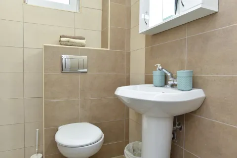 Rent, one bedroom apartment, 42m², Budva, Crna Gora - image 15