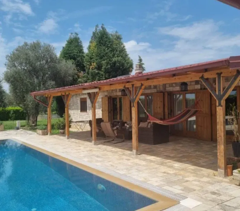 Prodaja, kuća, 195m², Tuzi, Podgorica