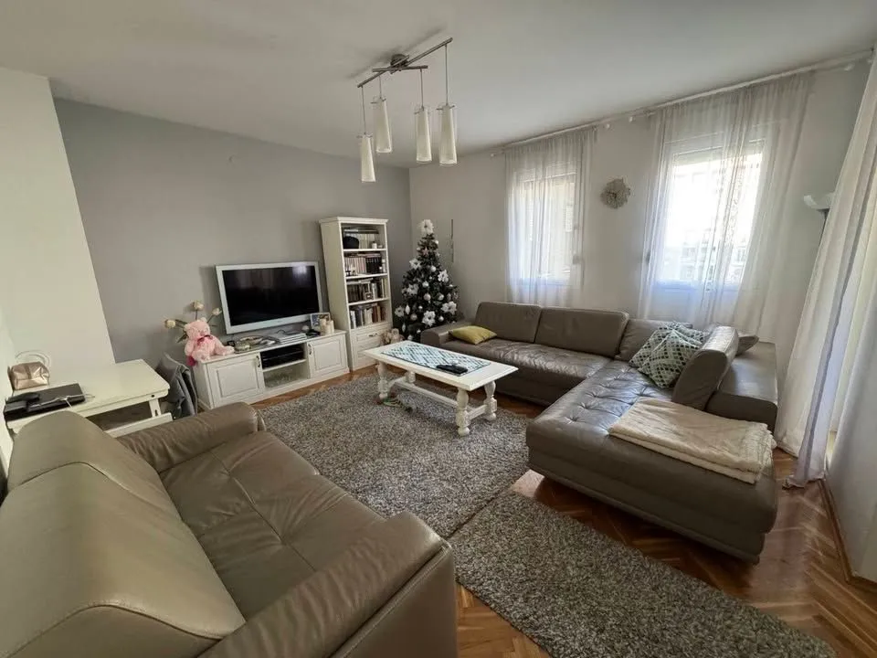 Prodaja, trosoban stan, 87m², Blok 6, Podgorica
