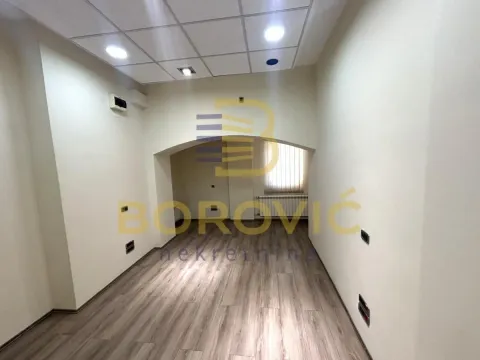 Izdavanje, trosoban stan, 82m², Botanička Bašta, Palilula Sve Podlokacije - image 12