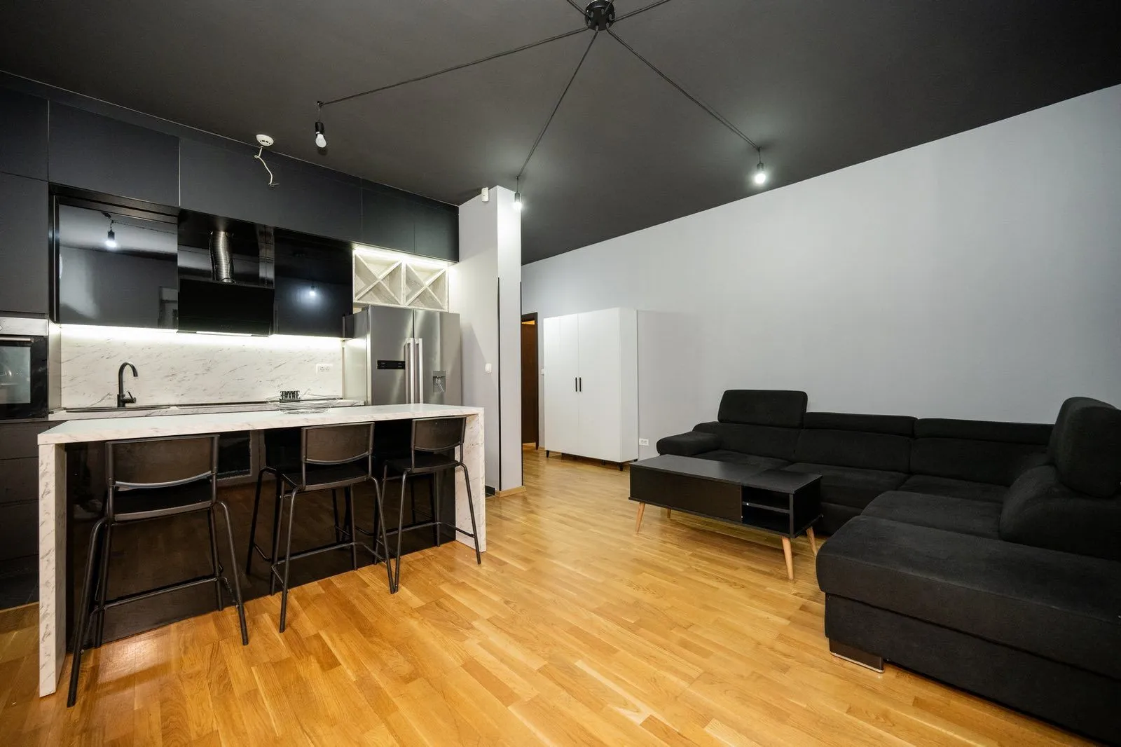 Izdavanje, jednosoban stan, 63m², Momišići, Podgorica