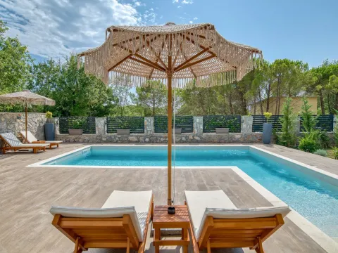 Izdavanje, kuća, 250m², Zagora, Kotor - image 3