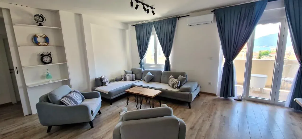 Izdavanje, stan, 130m², Tivat, Crna Gora
