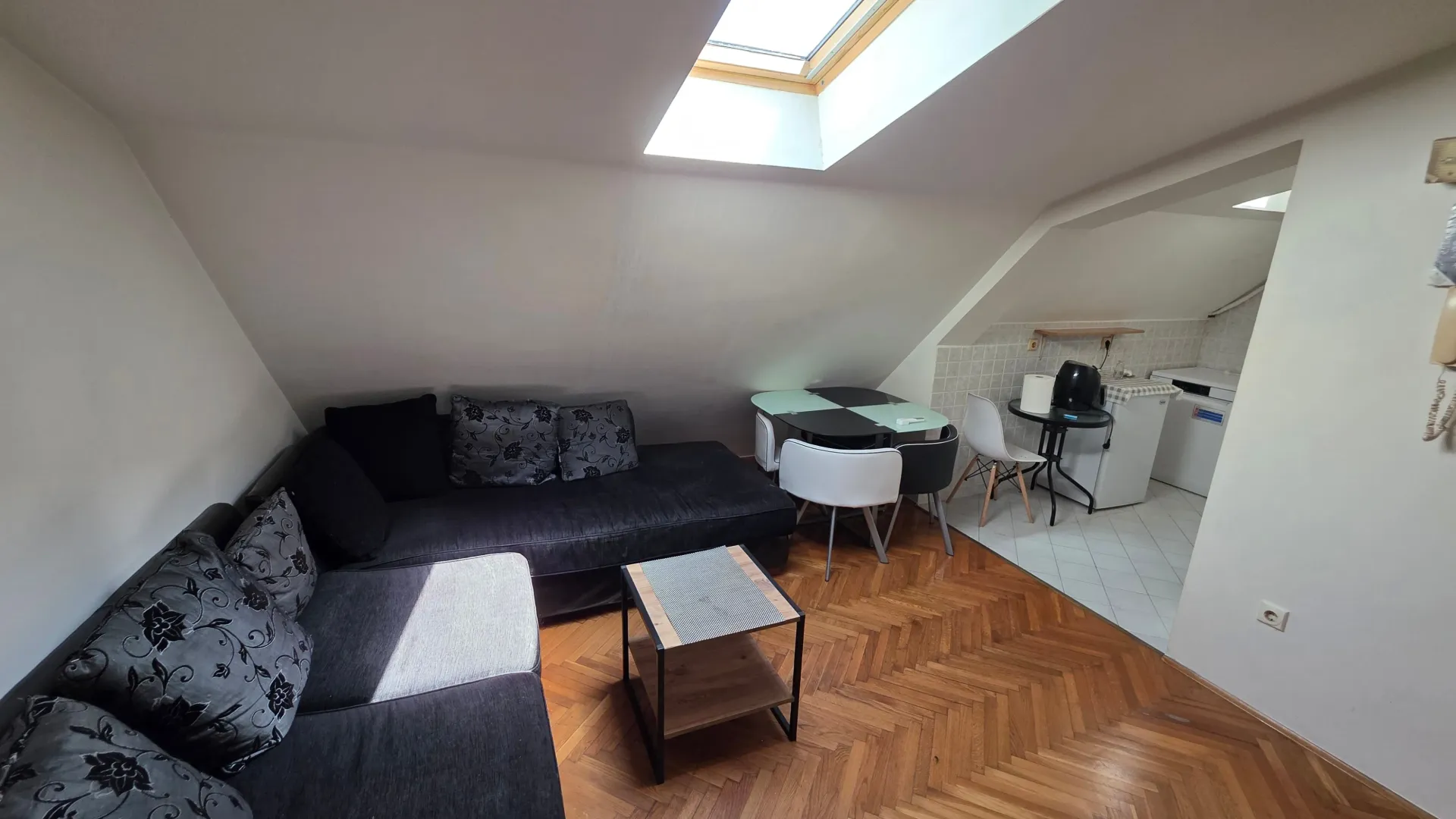 Rent, studio apartment, 25m², Stara Varoš, Podgorica