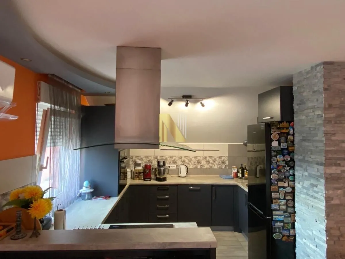 Prodaja, kuća, 272m², Kać, Novi Sad Sve Podlokacije