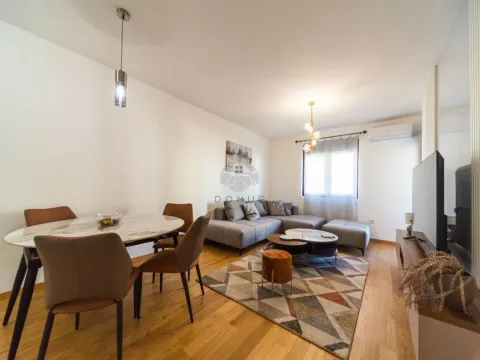 Izdavanje, jednosoban stan, 45m², City Kvart, Podgorica - image 1
