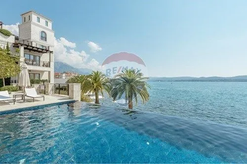Prodaja, dvosoban stan, 118m², Porto Montenegro, Tivat