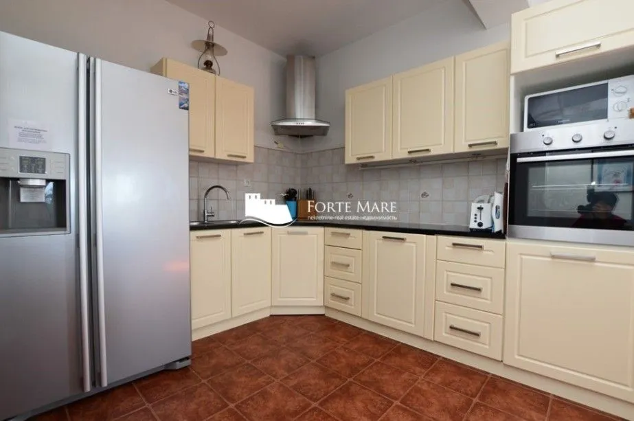 Prodaja, dvosoban stan, 90m², Kumbor, Herceg Novi
