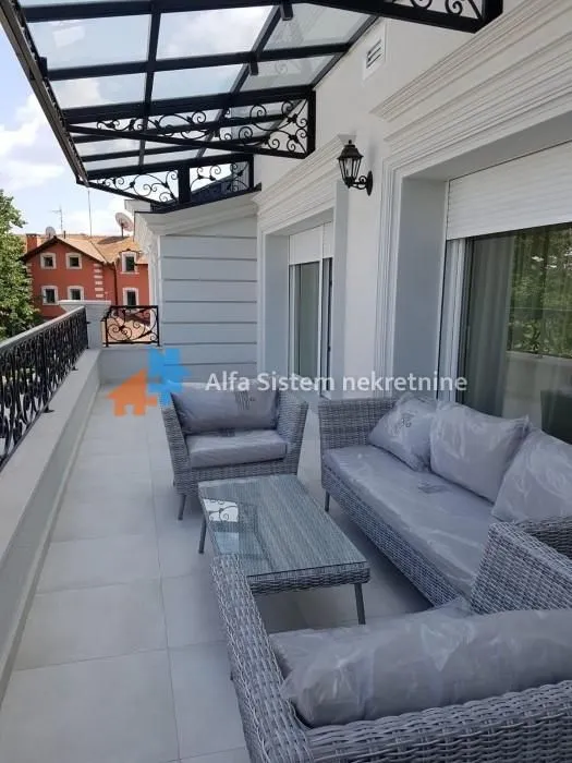 Izdavanje, stan, 215m², Savski Venac, Beograd