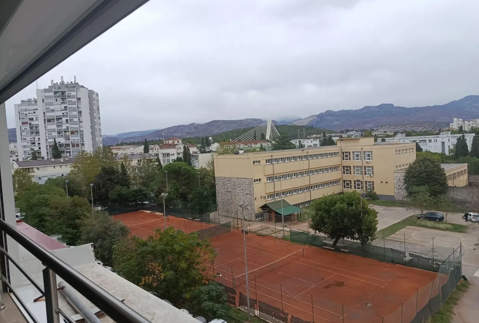 Izdavanje, dvosoban stan, 100m², Preko Morače, Podgorica
