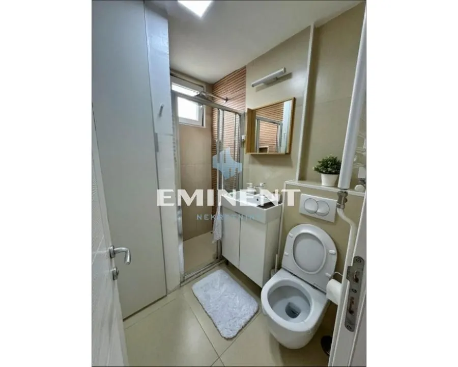 Izdavanje, trosoban stan, 60m², Savski Venac, Beograd