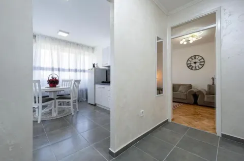 Izdavanje, dvosoban stan, 72m², Pejton, Podgorica - image 10