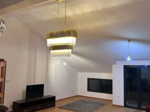 Izdavanje, četvorosoban stan, 150m², Tološi, Podgorica - image 4