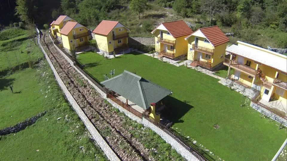 Sale, house, 420m², Obzovica, Cetinje
